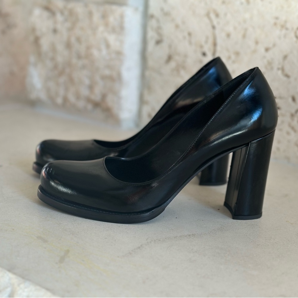 Prada Leather Shoes Black Size 37.  One scratch is shown on the last picture. - Picture 4 of 11
